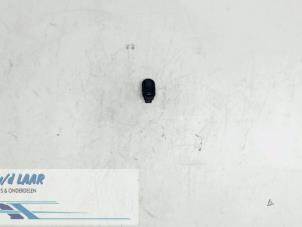 Gebruikte Raam schakelaar elektrisch Opel Zafira (F75) 2.0 DTI 16V Prijs € 10,00 Margeregeling aangeboden door Autodemontage van de Laar