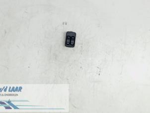 Gebruikte Raam schakelaar elektrisch Opel Zafira (F75) 2.0 DTI 16V Prijs € 15,00 Margeregeling aangeboden door Autodemontage van de Laar