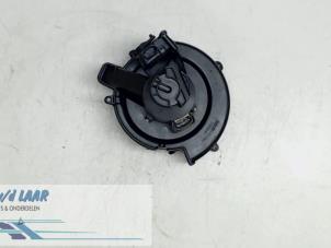 Gebruikte Kachel Ventilatiemotor Opel Zafira (F75) 2.0 DTI 16V Prijs € 50,00 Margeregeling aangeboden door Autodemontage van de Laar