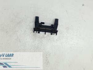 Gebruikte Display Multi Media regelunit Renault Megane II Grandtour (KM) 1.6 16V Prijs € 40,00 Margeregeling aangeboden door Autodemontage van de Laar