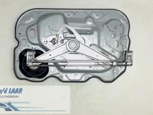 Gebruikte Ruitmechaniek 4Deurs links-voor Ford Focus 2 1.6 Ti-VCT 16V Prijs € 50,00 Margeregeling aangeboden door Autodemontage van de Laar