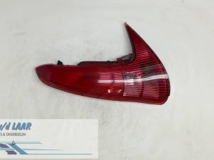 Gebruikte Achterlicht rechts Peugeot 206 SW (2E/K) 1.4 Prijs € 50,00 Margeregeling aangeboden door Autodemontage van de Laar