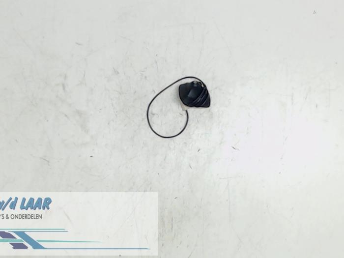 Gebruikte Antenne Renault Clio IV (5R) 0.9 Energy TCE 90 12V Prijs € 40,00 Margeregeling aangeboden door Autodemontage van de Laar