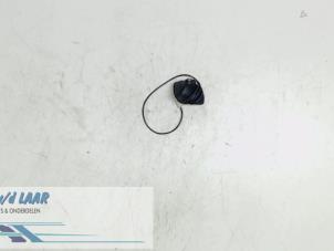 Gebruikte Antenne Renault Clio IV (5R) 0.9 Energy TCE 90 12V Prijs € 40,00 Margeregeling aangeboden door Autodemontage van de Laar