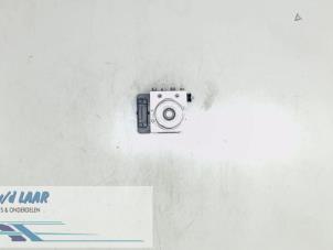 Gebruikte ABS Pomp Renault Captur (2R) 1.5 Energy dCi 90 FAP Prijs € 70,00 Margeregeling aangeboden door Autodemontage van de Laar