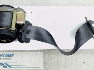 Gebruikte Veiligheidsgordel links-achter Renault Laguna II Grandtour (KG) 2.0 16V Prijs € 60,00 Margeregeling aangeboden door Autodemontage van de Laar