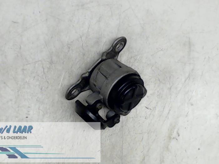 Gebruikte Motorrubber Ford Mondeo III 2.0 TDCi 130 16V Prijs € 35,00 Margeregeling aangeboden door Autodemontage van de Laar