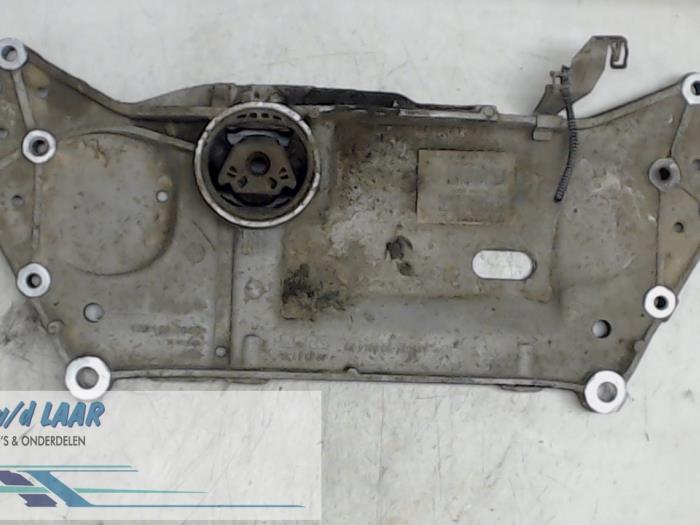 Gebruikte Subframe Volkswagen Touran (1T1/T2) 1.9 TDI 105 Prijs € 140,00 Margeregeling aangeboden door Autodemontage van de Laar