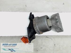 Gebruikte Motorsteun Volkswagen Transporter T5 1.9 TDi Prijs € 35,00 Margeregeling aangeboden door Autodemontage van de Laar