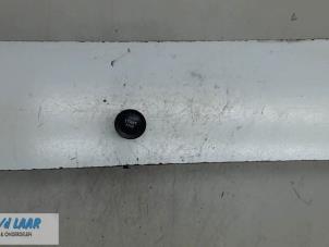 Gebruikte Start/Stop schakelaar Renault Megane II (BM/CM) 1.6 16V Prijs € 20,00 Margeregeling aangeboden door Autodemontage van de Laar