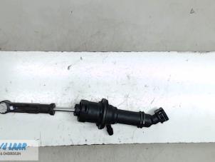 Gebruikte Koppeling Hulp Cilinder Dacia Sandero II 1.2 16V Prijs € 25,00 Margeregeling aangeboden door Autodemontage van de Laar