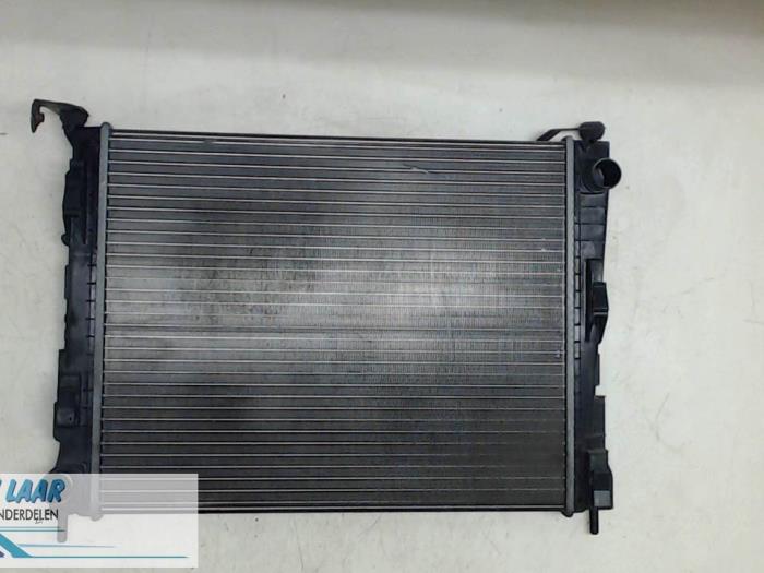 Gebruikte Radiateur Renault Twingo II (CN) 1.2 Prijs € 35,00 Margeregeling aangeboden door Autodemontage van de Laar