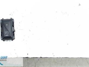 Gebruikte Schakelaar Renault Twingo III (AH) 0.9 Energy TCE 90 12V Prijs € 15,00 Margeregeling aangeboden door Autodemontage van de Laar