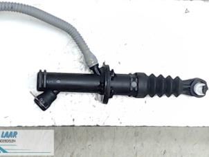 Gebruikte Koppeling Hulp Cilinder Renault Captur (2R) 0.9 Energy TCE 12V Prijs € 50,00 Margeregeling aangeboden door Autodemontage van de Laar