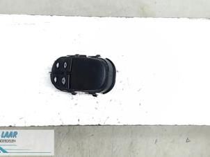 Gebruikte Schakelaar Elektrisch Raam Ford Focus 1 Wagon 1.6 16V Prijs € 20,00 Margeregeling aangeboden door Autodemontage van de Laar