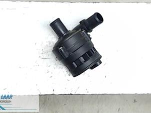 Gebruikte Waterpomp Renault Master III (FV) 2.3 dCi 150 16V FWD Prijs € 40,00 Margeregeling aangeboden door Autodemontage van de Laar