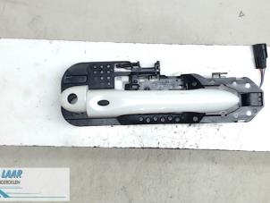 Gebruikte Deurgreep 4Deurs links-voor Renault Grand Scénic III (JZ) 1.6 16V Bifuel Prijs € 50,00 Margeregeling aangeboden door Autodemontage van de Laar