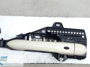 Gebruikte Deurgreep 4Deurs rechts-voor Renault Captur Prijs € 50,00 Margeregeling aangeboden door Autodemontage van de Laar