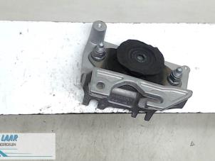 Gebruikte Motorsteun Dacia Dokker (0S) 1.6 16V Prijs € 40,00 Margeregeling aangeboden door Autodemontage van de Laar