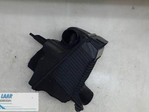 Gebruikte Luchtfilterhuis Renault Scénic II (JM) 1.6 16V Prijs € 50,00 Margeregeling aangeboden door Autodemontage van de Laar