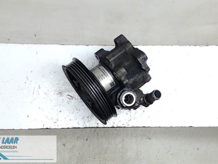 Gebruikte Pomp Servo Volkswagen Passat (3B2) 1.9 TDi 110 Prijs € 70,00 Margeregeling aangeboden door Autodemontage van de Laar