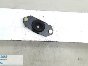 Gebruikte Motorsteun Renault Clio III (BR/CR) 2.0 16V Prijs € 25,00 Margeregeling aangeboden door Autodemontage van de Laar