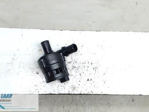 Gebruikte Waterpomp Renault Master III (FV) 2.3 dCi 125 16V FWD Prijs € 40,00 Margeregeling aangeboden door Autodemontage van de Laar