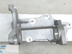 Gebruikte Motorsteun Renault Koleos I 2.5 16V 4x4 Prijs € 40,00 Margeregeling aangeboden door Autodemontage van de Laar