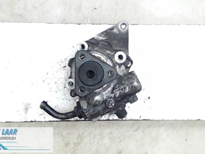 Gebruikte Servopomp BMW 5 serie (E60) 545i 32V Prijs € 120,00 Margeregeling aangeboden door Autodemontage van de Laar