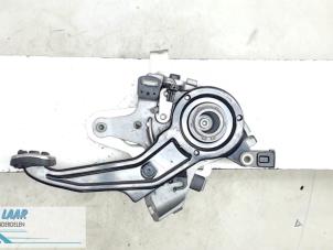 Gebruikte Handrem Mechaniek Volkswagen Phaeton (3D) 3.0 V6 TDI 24V 4Motion Prijs € 70,00 Margeregeling aangeboden door Autodemontage van de Laar