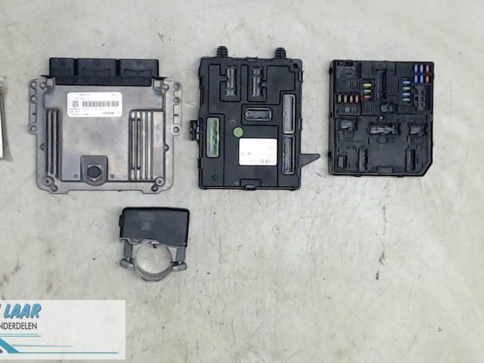 Computer Motormanagement Renault Megane IV (RFBB), 2015 1.6 Energy dCi 130, Hatchback, 4Dr, Diesel, 1.598cc, 96kW (131pk), FWD, R9M409; R9ME4, 2015-11, H2A4 (Gebruikt)