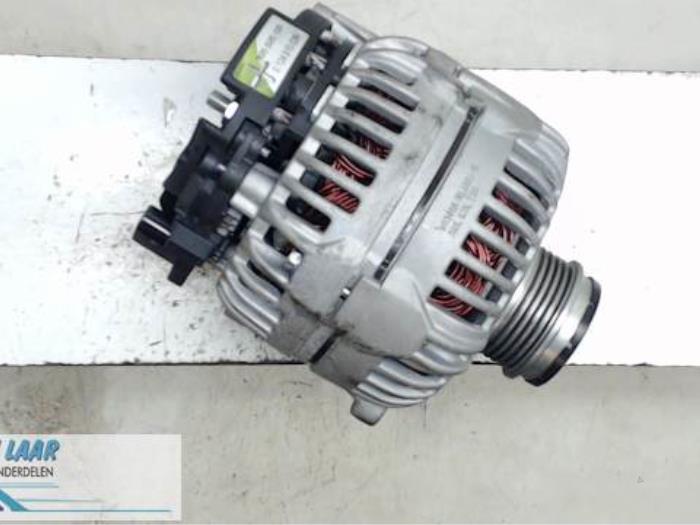 Gebruikte Dynamo Volkswagen Passat Variant (3B6) 1.9 TDI 100 Prijs € 50,00 Margeregeling aangeboden door Autodemontage van de Laar
