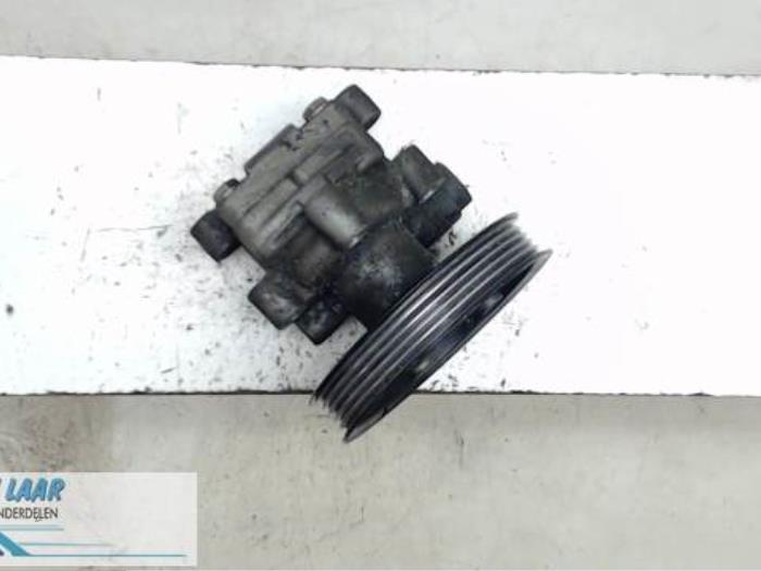 Gebruikte Pomp Servo Volkswagen Passat Variant (3B6) 1.9 TDI 100 Prijs € 80,00 Margeregeling aangeboden door Autodemontage van de Laar