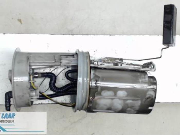 Gebruikte Tank element Pomp Volkswagen Passat Variant (3B6) 1.9 TDI 100 Prijs € 70,00 Margeregeling aangeboden door Autodemontage van de Laar