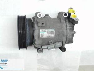 Gebruikte Pomp Airco Renault Clio III (BR/CR) 1.5 dCi 70 Prijs € 200,00 Margeregeling aangeboden door Autodemontage van de Laar