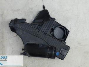 Gebruikte Luchtfilterhuis Renault Clio III (BR/CR) 1.5 dCi 70 Prijs € 60,00 Margeregeling aangeboden door Autodemontage van de Laar