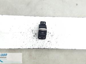 Gebruikte Handrem schakelaar Renault Megane IV (RFBB) Prijs € 30,25 Inclusief btw aangeboden door Autodemontage van de Laar