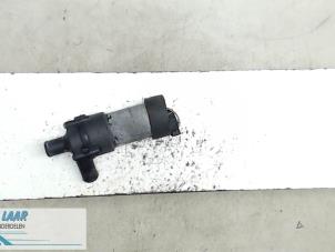 Gebruikte Waterpomp Mercedes C Combi (S203) 2.0 C-180 16V Prijs € 50,00 Margeregeling aangeboden door Autodemontage van de Laar