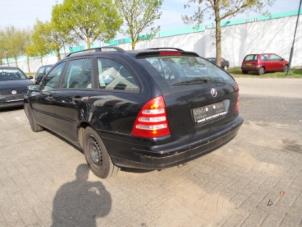 Gebruikte Deur 4Deurs links-achter Mercedes C Combi (S203) 2.0 C-180 16V Prijs op aanvraag aangeboden door Autodemontage van de Laar