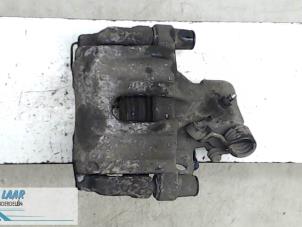 Gebruikte Remklauw (Tang) rechts-achter Ford Focus 2 Wagon 1.4 16V Prijs € 50,00 Margeregeling aangeboden door Autodemontage van de Laar