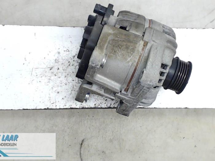 Gebruikte Dynamo Opel Astra H (L48) 1.8 16V Prijs € 70,00 Margeregeling aangeboden door Autodemontage van de Laar