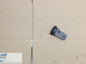 Gebruikte Schakelaar Paniekverlichting Chevrolet Matiz 0.8 S,SE Prijs € 10,00 Margeregeling aangeboden door Autodemontage van de Laar