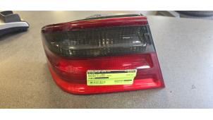 Gebruikte Achterlicht links Mercedes E (W210) 2.2 E-220 CDI 16V Prijs € 40,00 Margeregeling aangeboden door Autodemontage van de Laar