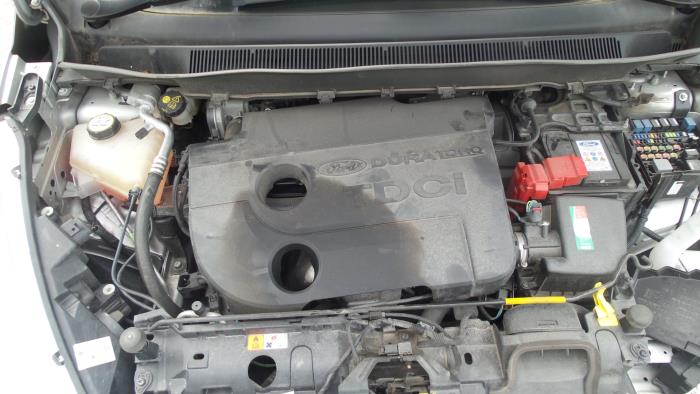 Motor van een Ford B-Max 2013