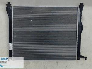 Gebruikte Radiateur Dacia Sandero I (BS) 1.6 Prijs € 35,00 Margeregeling aangeboden door Autodemontage van de Laar