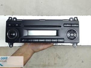 Gebruikte Radio CD Speler Volkswagen Crafter 2.5 TDI 30/32/35 Prijs € 70,00 Margeregeling aangeboden door Autodemontage van de Laar