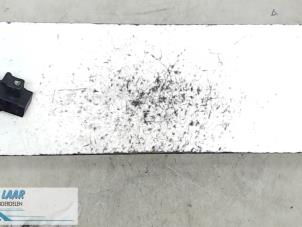 Gebruikte Ruit schakelaar elektrisch Alfa Romeo 159 Sportwagon (939BX) 2.4 JTDm 20V Prijs € 10,00 Margeregeling aangeboden door Autodemontage van de Laar