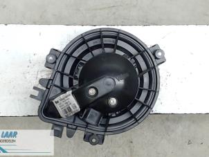 Gebruikte Chaufage Ventilatiemotor BMW Mini One/Cooper (R50) 1.6 16V One Prijs € 60,00 Margeregeling aangeboden door Autodemontage van de Laar