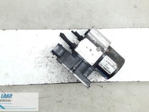 Gebruikte ABS Pomp Renault Trafic New (FL) 2.5 dCi 16V 135 Prijs € 150,00 Margeregeling aangeboden door Autodemontage van de Laar