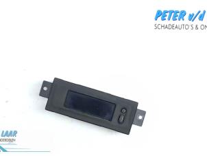 Gebruikte Display Interieur Opel Vivaro 1.9 DI Prijs € 20,00 Margeregeling aangeboden door Autodemontage van de Laar